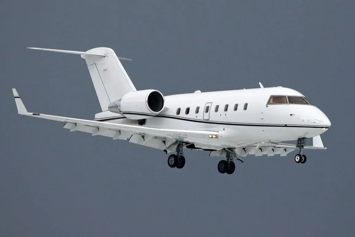 Bombardier Challenger 604 in flight