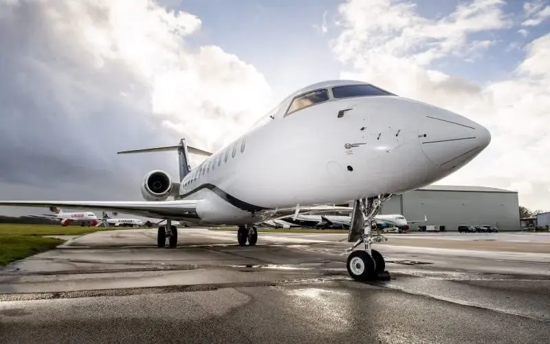Bombardier Global 6000 on the apron