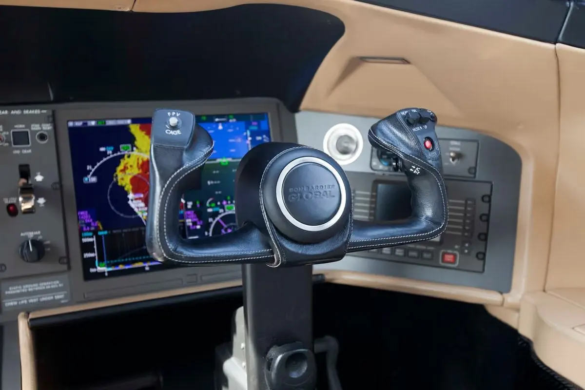 Global Express flight deck with digital displays and side-stick controls